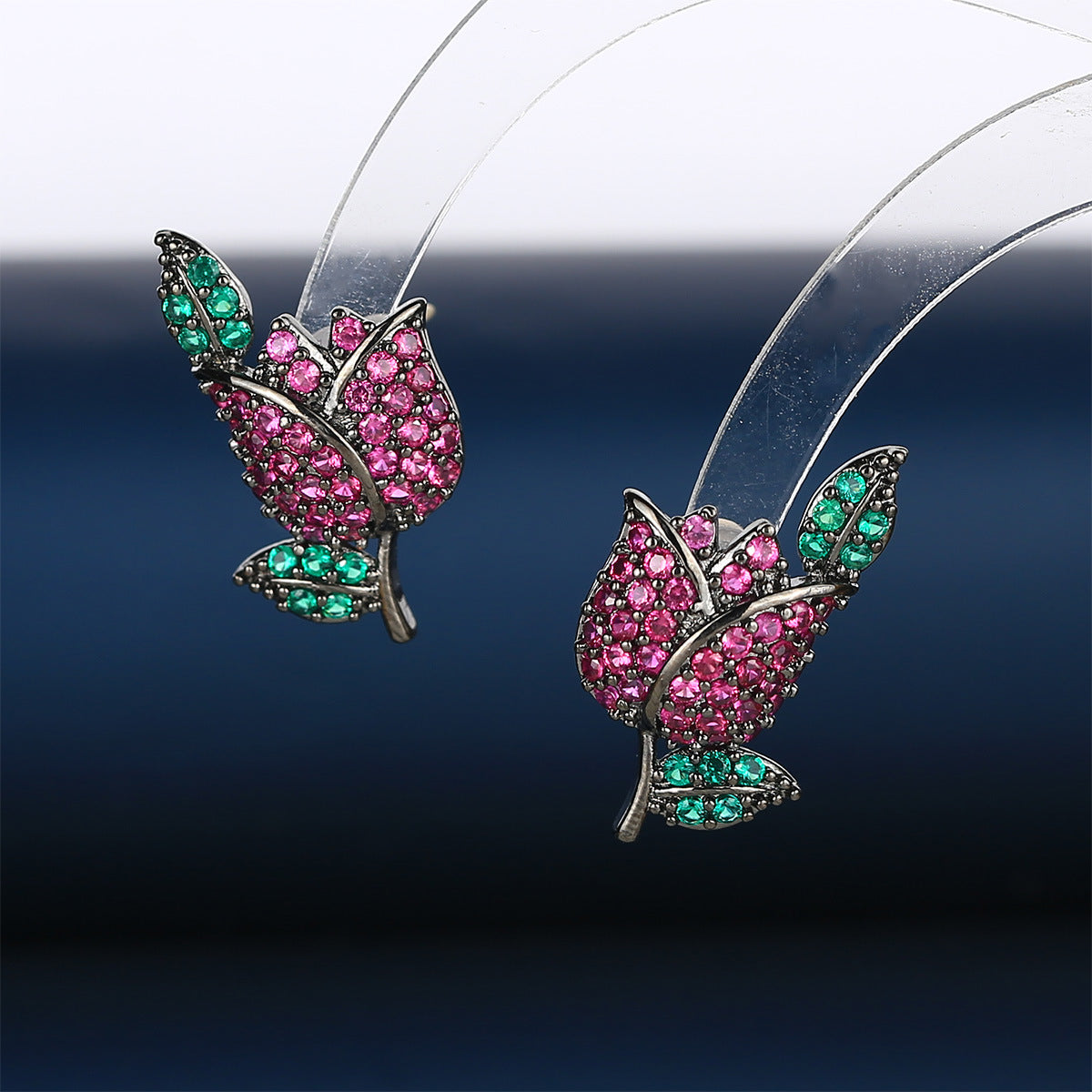 S925彩色鋯石玫瑰微鑲耳釘－商品主圖｜https://igowo.tw/