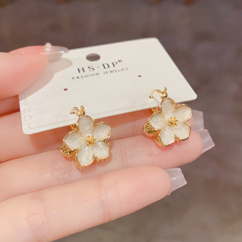 鋯石花朵雙面簡約耳扣－細節特寫1｜https://igowo.tw/