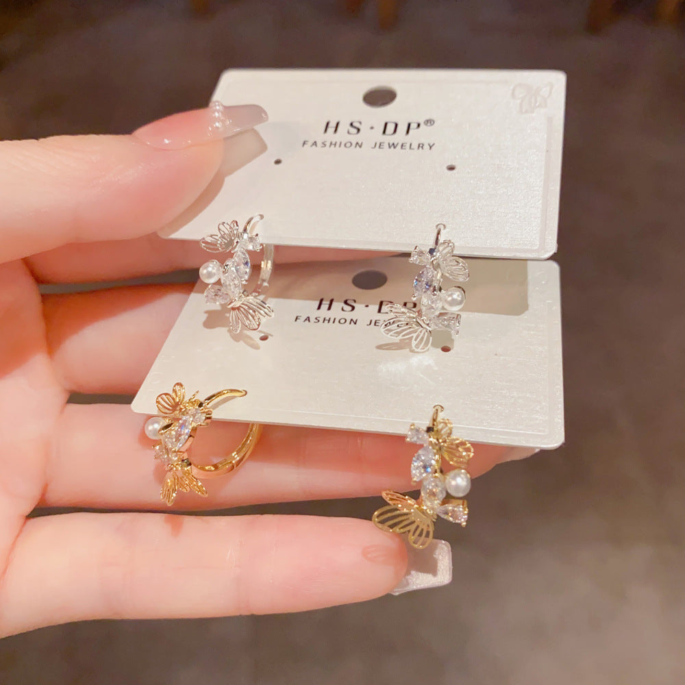 鋯石蝴蝶小巧簡約耳扣－商品主圖｜https://igowo.tw/