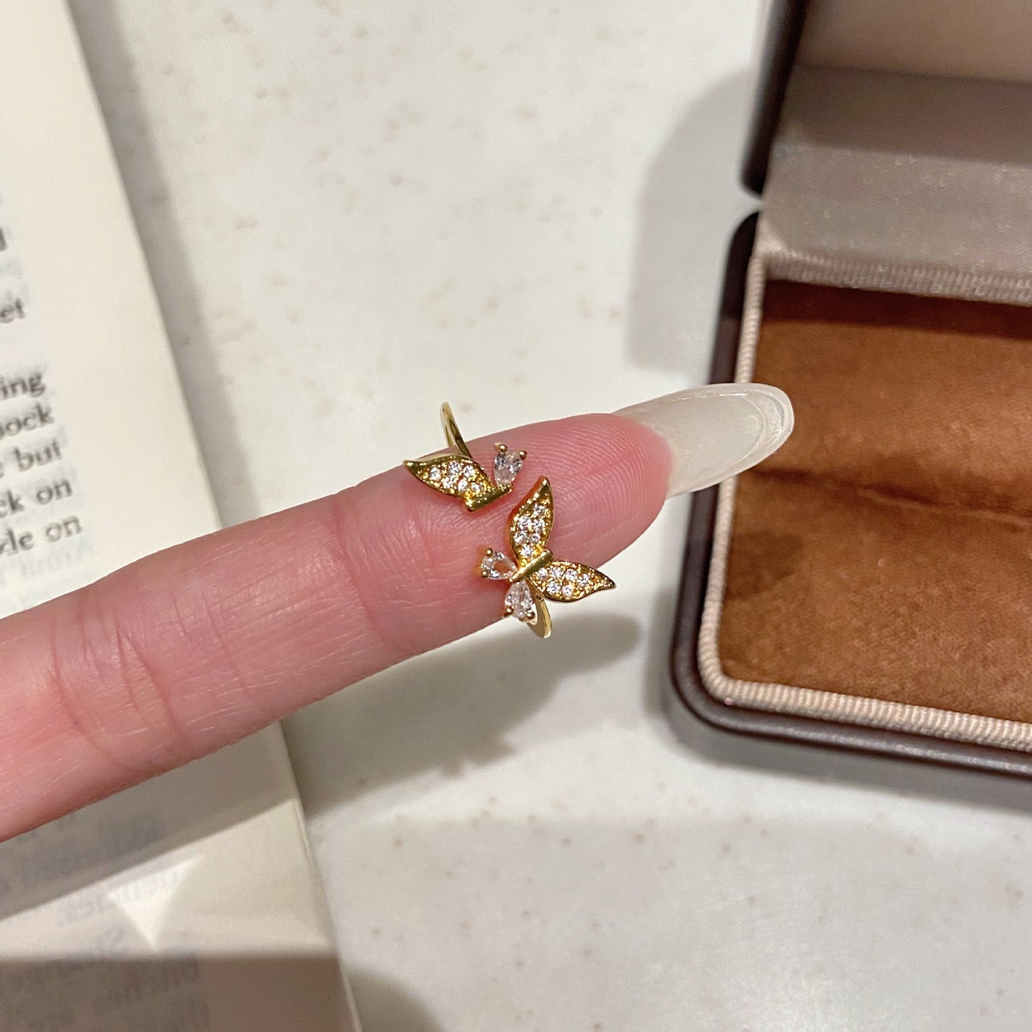 金色鋯石蝴蝶微鑲戒指