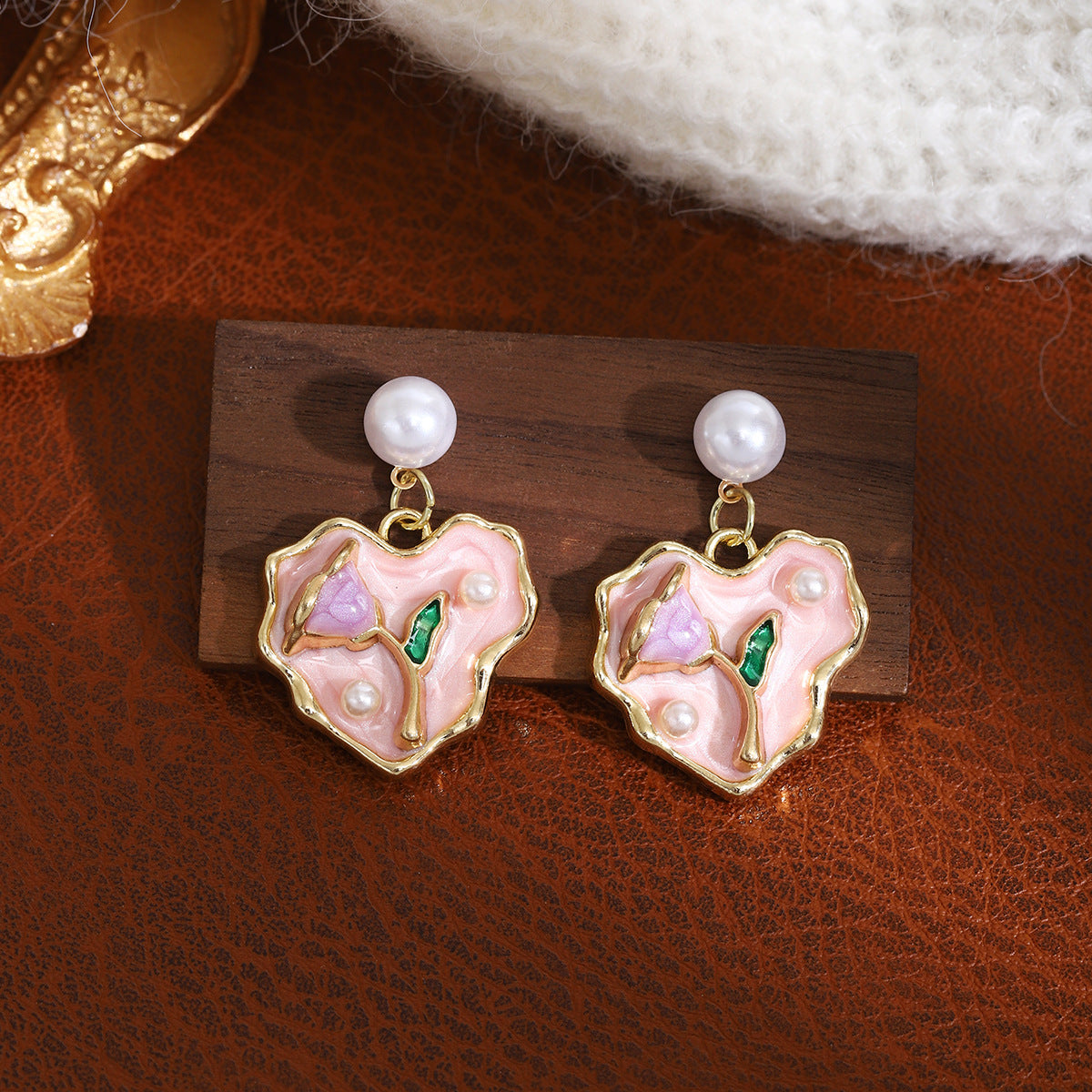 珍珠愛心花朵立體耳釘－第二視角實拍｜https://igowo.tw/