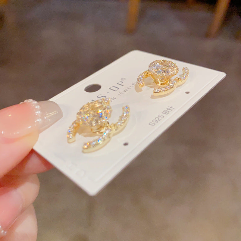 金色鋯石小巧電鍍耳釘－細節特寫2｜https://igowo.tw/