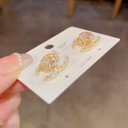 金色鋯石小巧電鍍耳釘－細節特寫2｜https://igowo.tw/