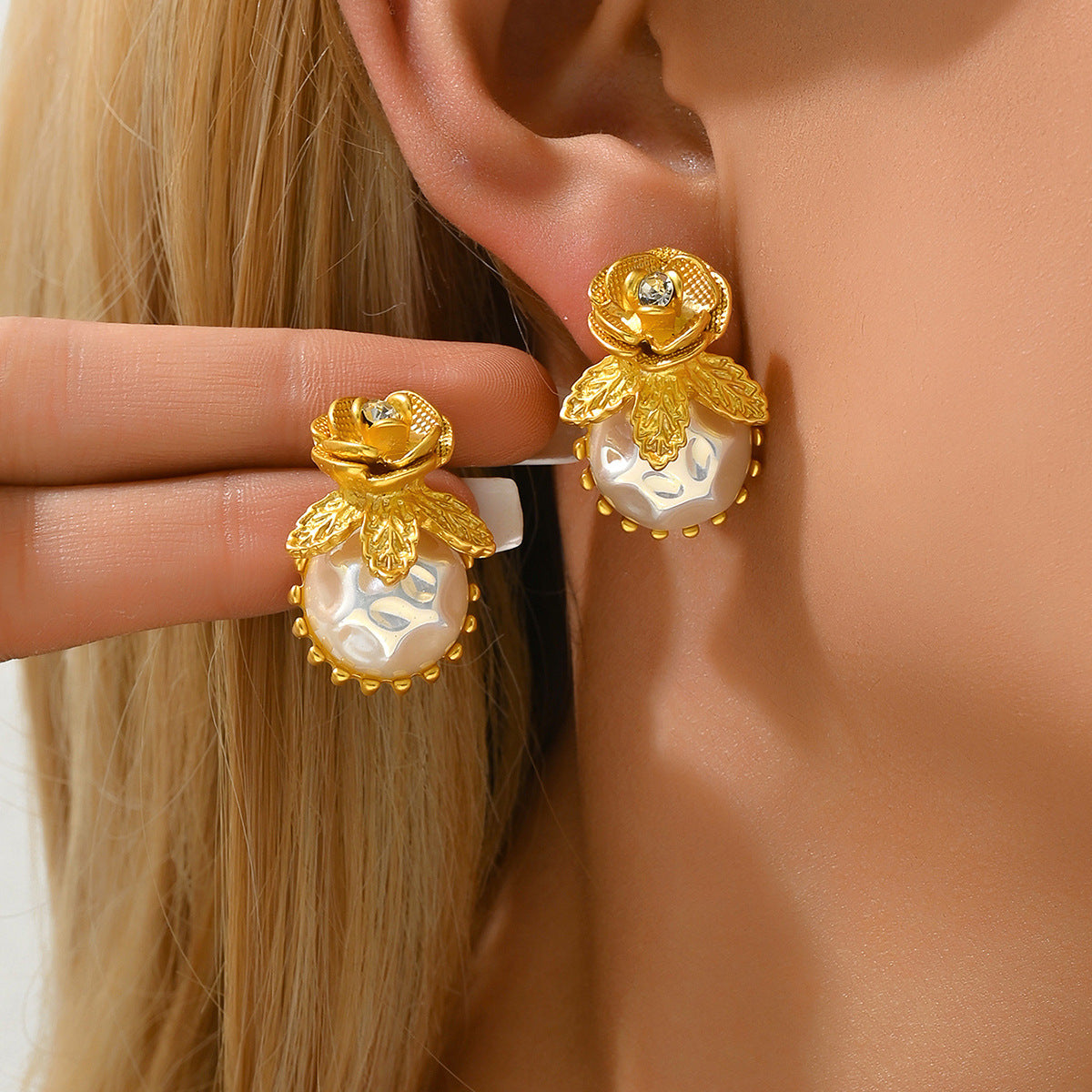 鋯石玫瑰鑲鑽耳環－商品主圖｜https://igowo.tw/