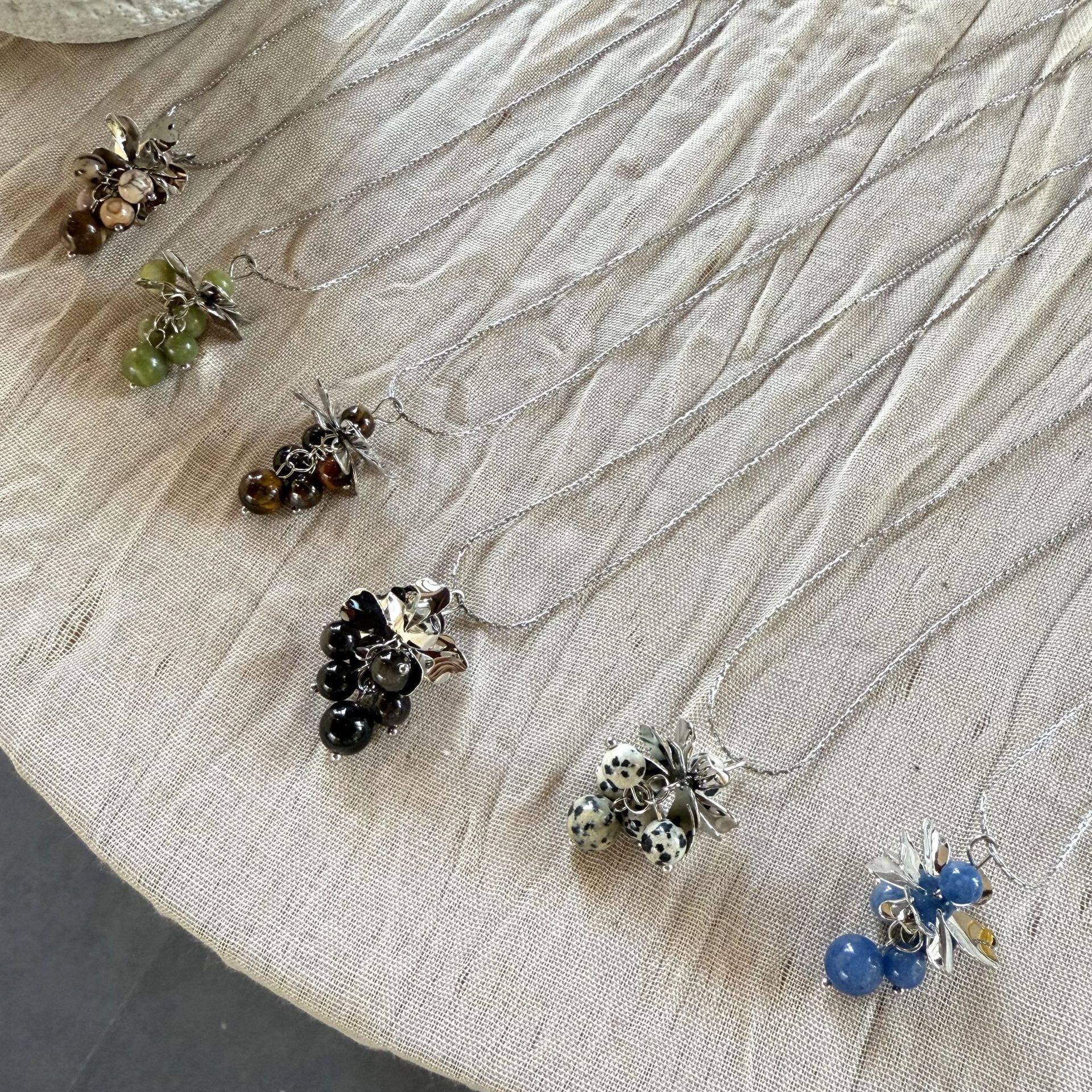 彩色天然石葡萄項鍊－項鍊-銀色-黑白款細節｜https://igowo.tw/