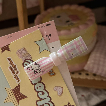 繽紛貓咪領結髮夾－粉色格子領結髮夾款實拍｜https://igowo.tw/