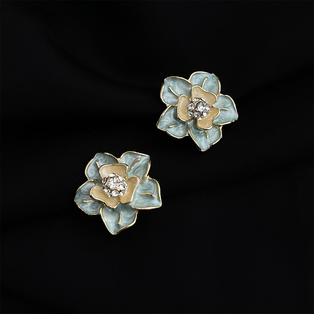 金色琺瑯花朵耳夾－細節特寫19｜https://igowo.tw/