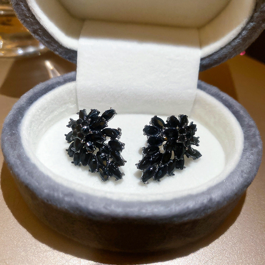 黑色鋯石蝴蝶結耳環－細節特寫6｜https://igowo.tw/