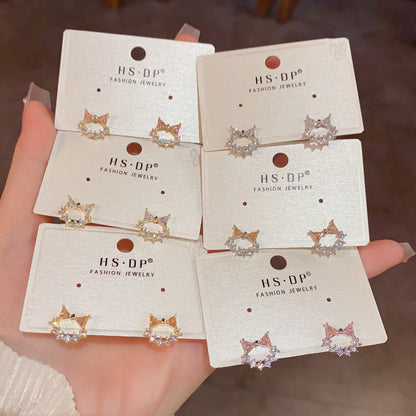 鋯石蝴蝶結小巧耳釘－商品主圖｜https://igowo.tw/