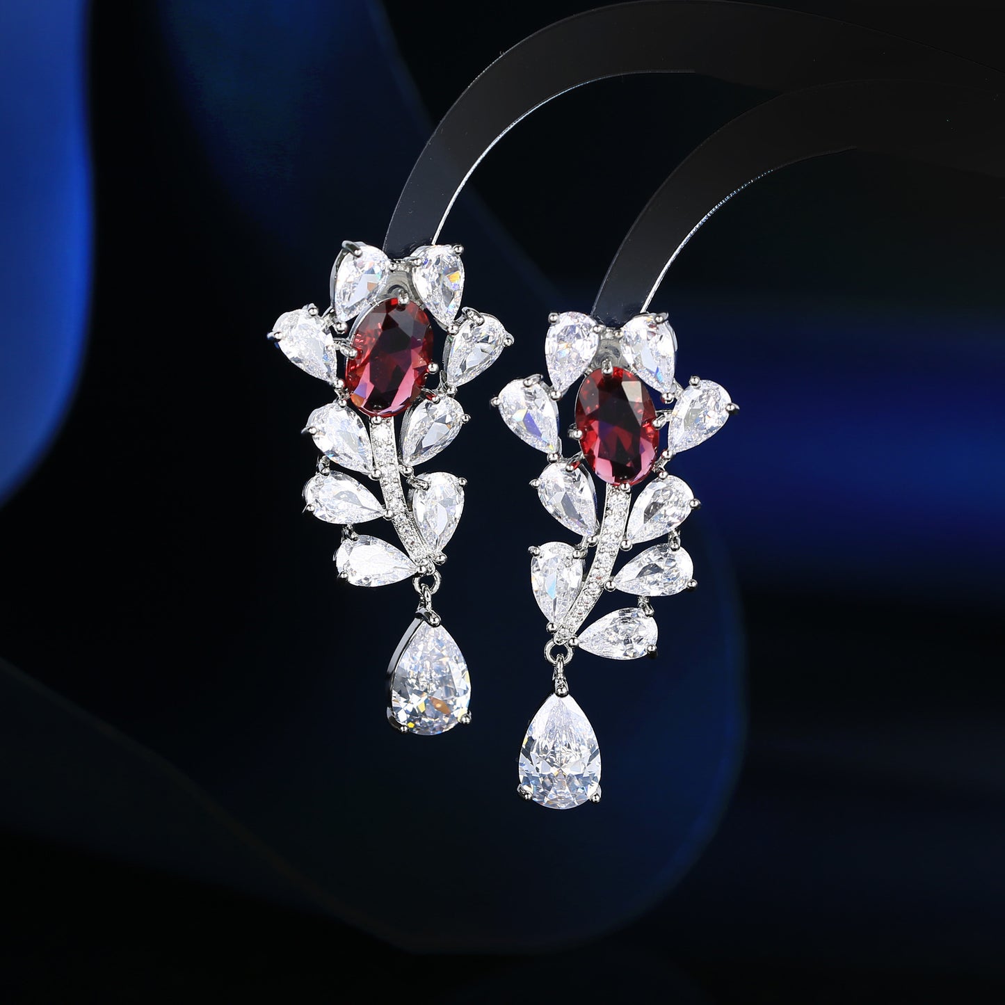 S925鋯石花朵水滴微鑲耳釘－紅色款實拍｜https://igowo.tw/