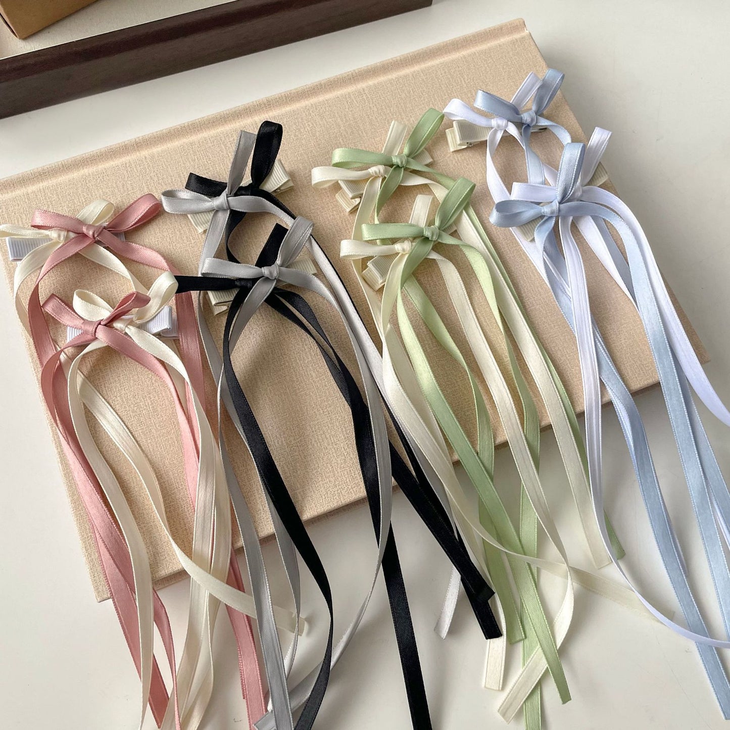 緞帶蝴蝶結髮夾－商品主圖｜https://igowo.tw/