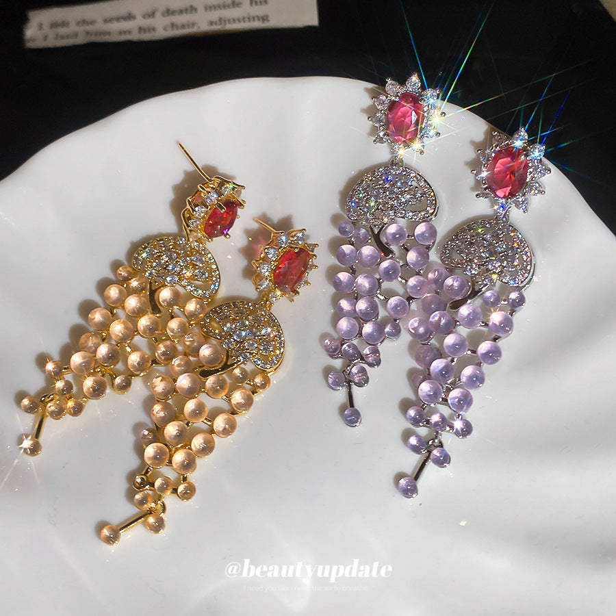 金色葡萄流蘇微鑲耳環－第二視角實拍｜https://igowo.tw/
