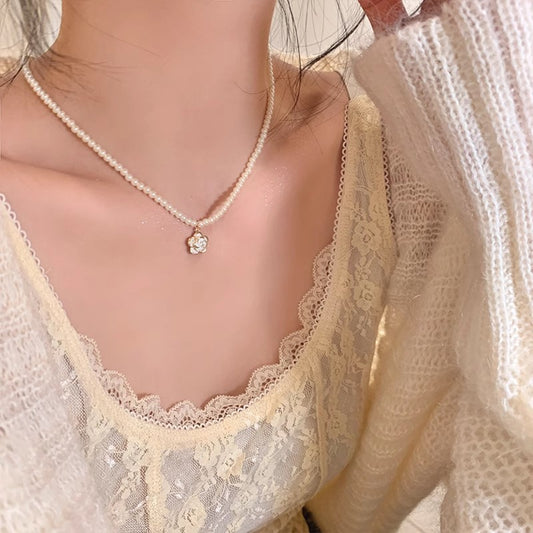 珍珠山茶花項鍊－商品主圖｜https://igowo.tw/