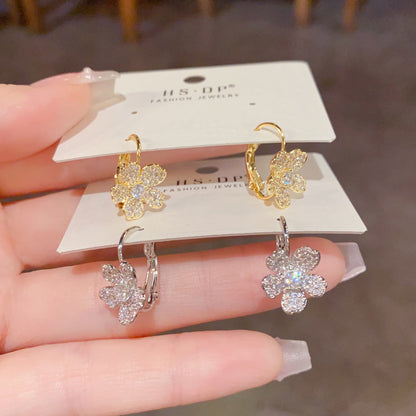 鋯石花朵簡約耳扣－商品主圖｜https://igowo.tw/
