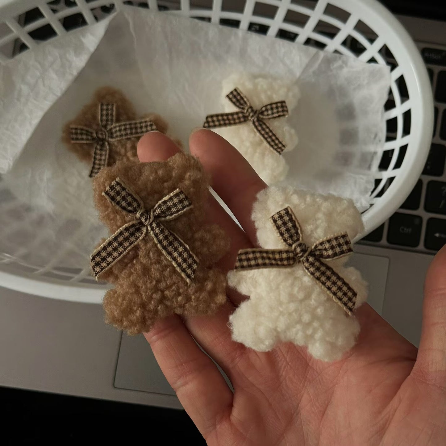 棕色絨面小熊髮夾－商品主圖｜https://igowo.tw/