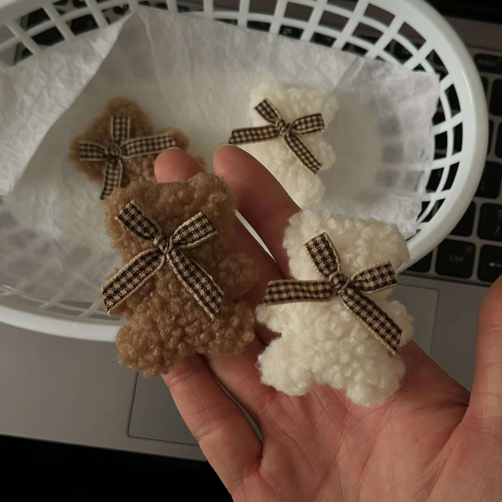 棕色絨面小熊髮夾－商品主圖｜https://igowo.tw/