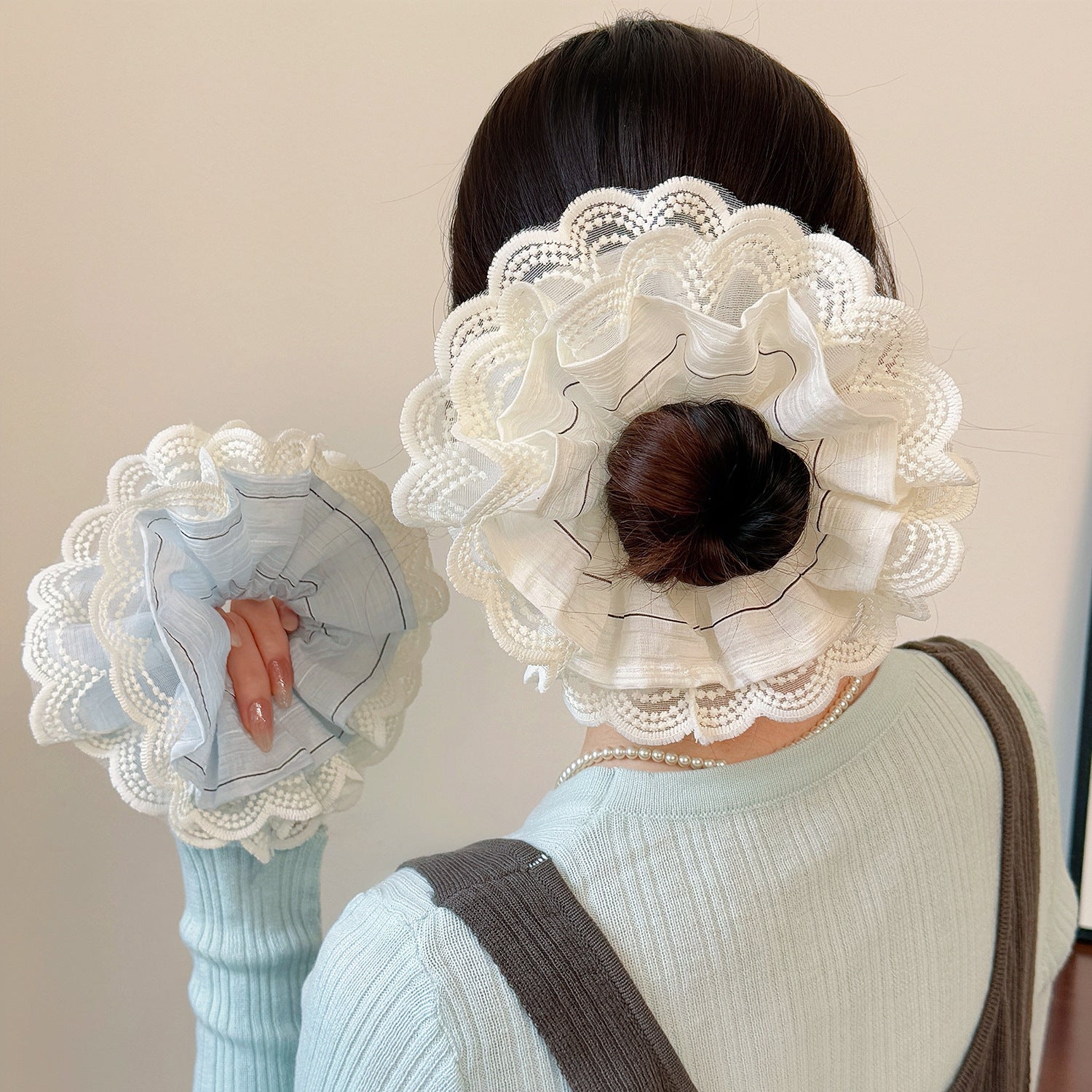 蕾絲格紋大腸圈髮圈－商品主圖｜https://igowo.tw/