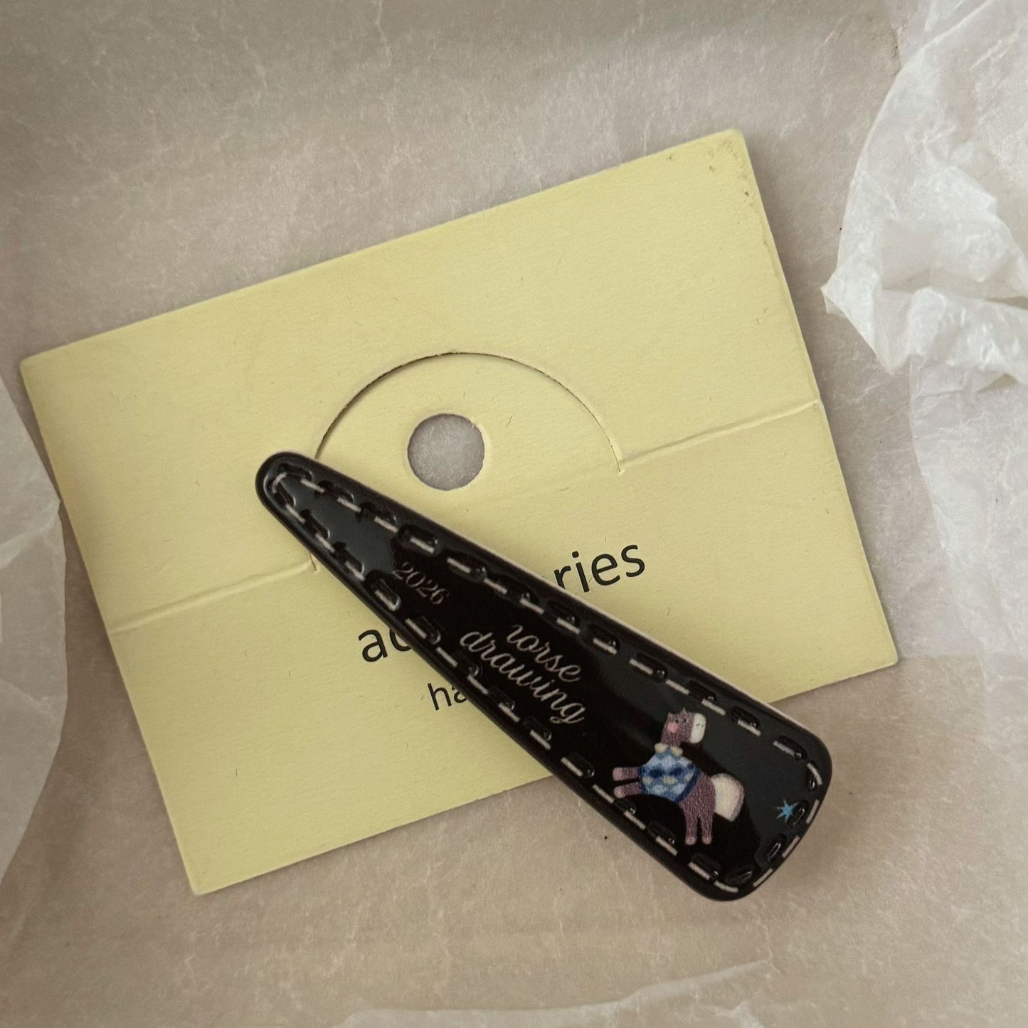 小馬三角形髮夾－咖馬黑髮夾款細節1｜https://igowo.tw/