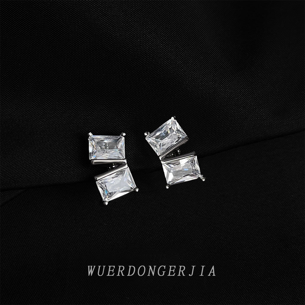 金色鋯石微鑲耳夾－白色珍珠款細節｜https://igowo.tw/