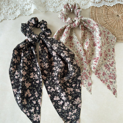 緞帶碎花蝴蝶結髮圈－玫瑰碎花咖色飄帶款細節｜https://igowo.tw/