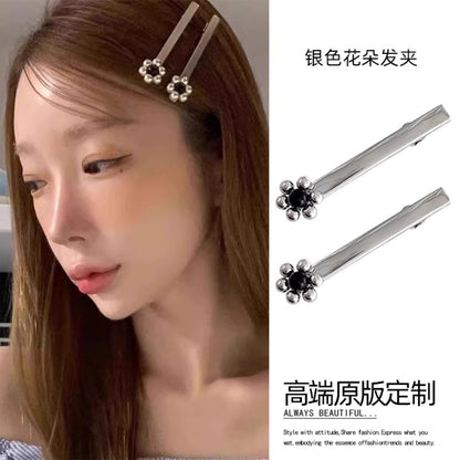 銀色花朵一字髮夾－商品主圖｜https://igowo.tw/