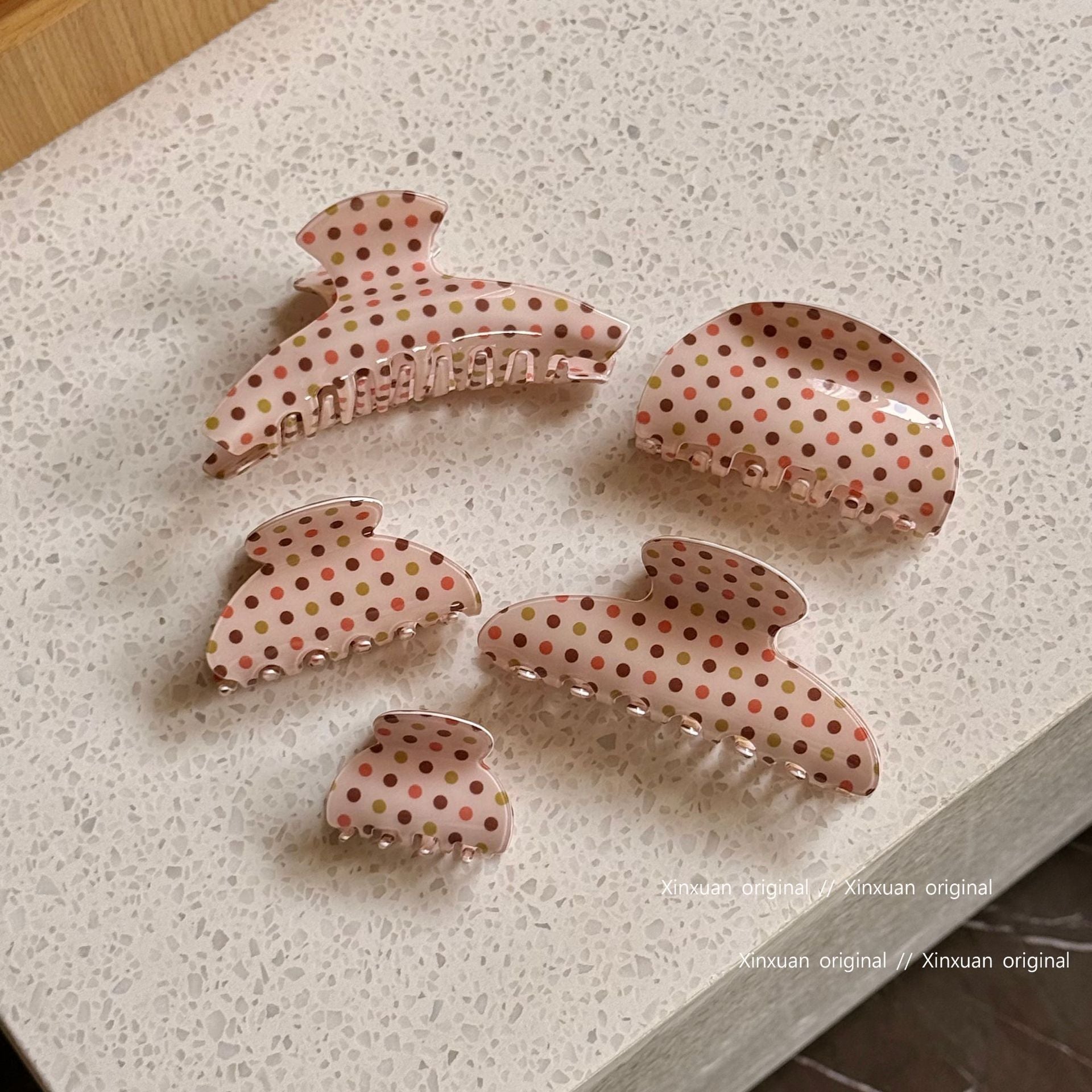 醋酸板材波點鯊魚夾－大扇形款細節｜https://igowo.tw/