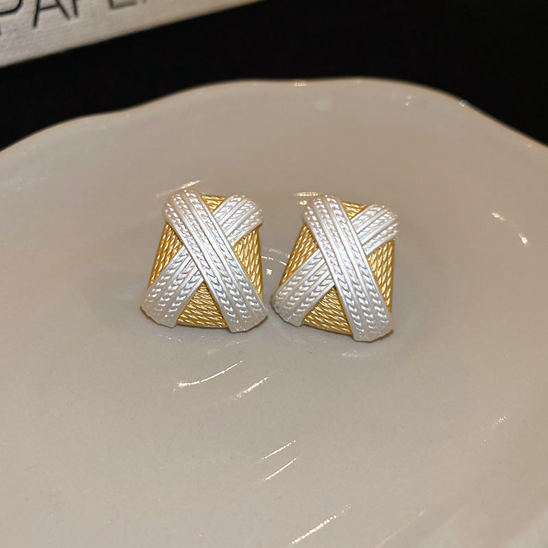 銀針水滴鑲鑽耳環－細節特寫35｜https://igowo.tw/