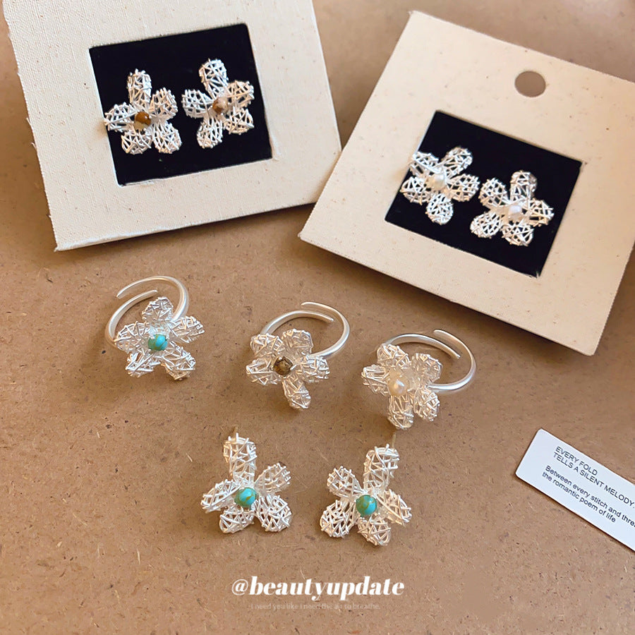 珍珠花朵鏤空耳釘套組－商品主圖｜https://igowo.tw/