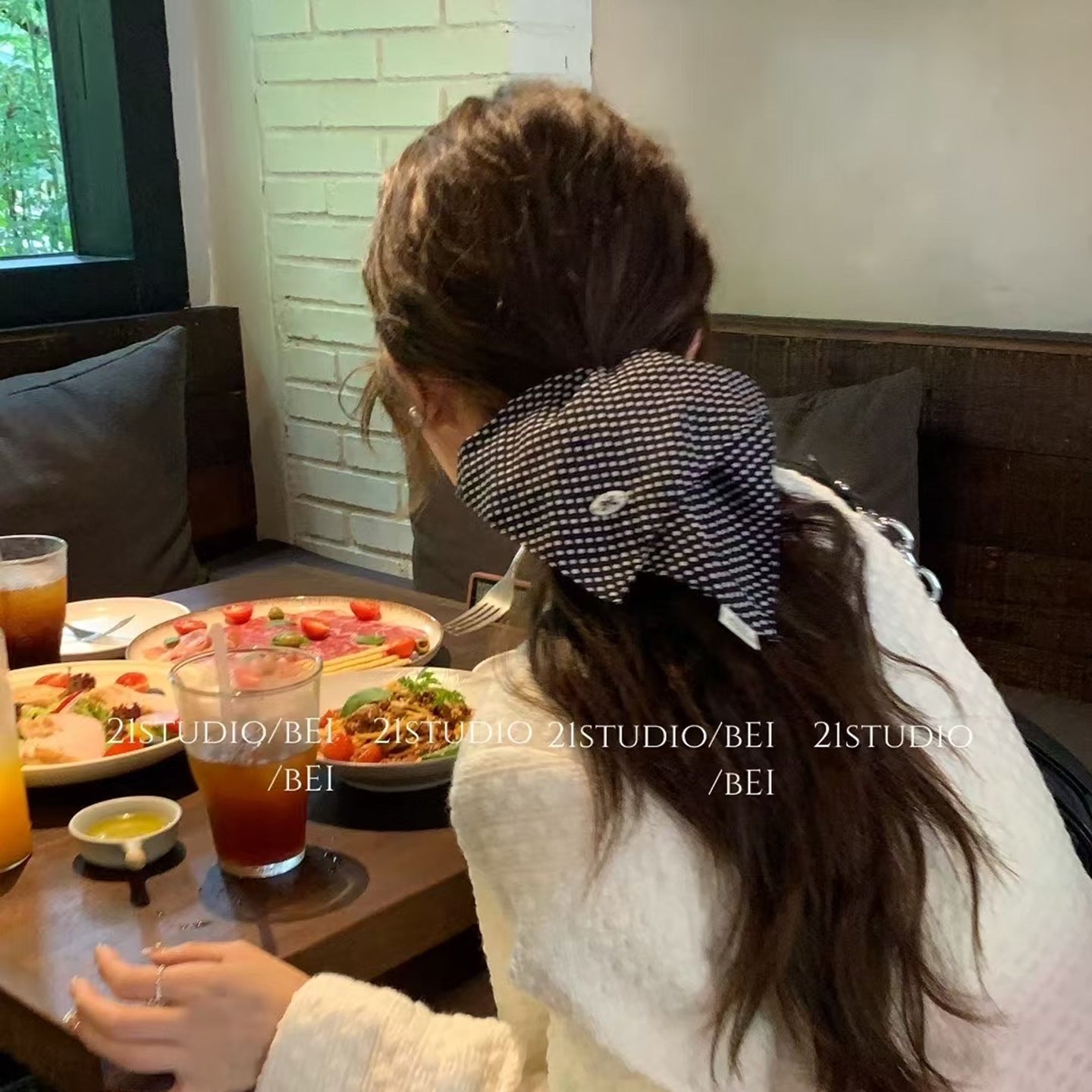 布面蝴蝶結復古髮圈－黑色髮圈款實拍｜https://igowo.tw/