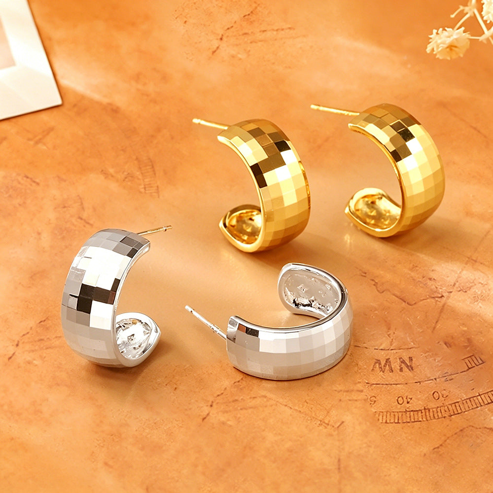 金色碎冰C形簡約耳釘－商品主圖｜https://igowo.tw/