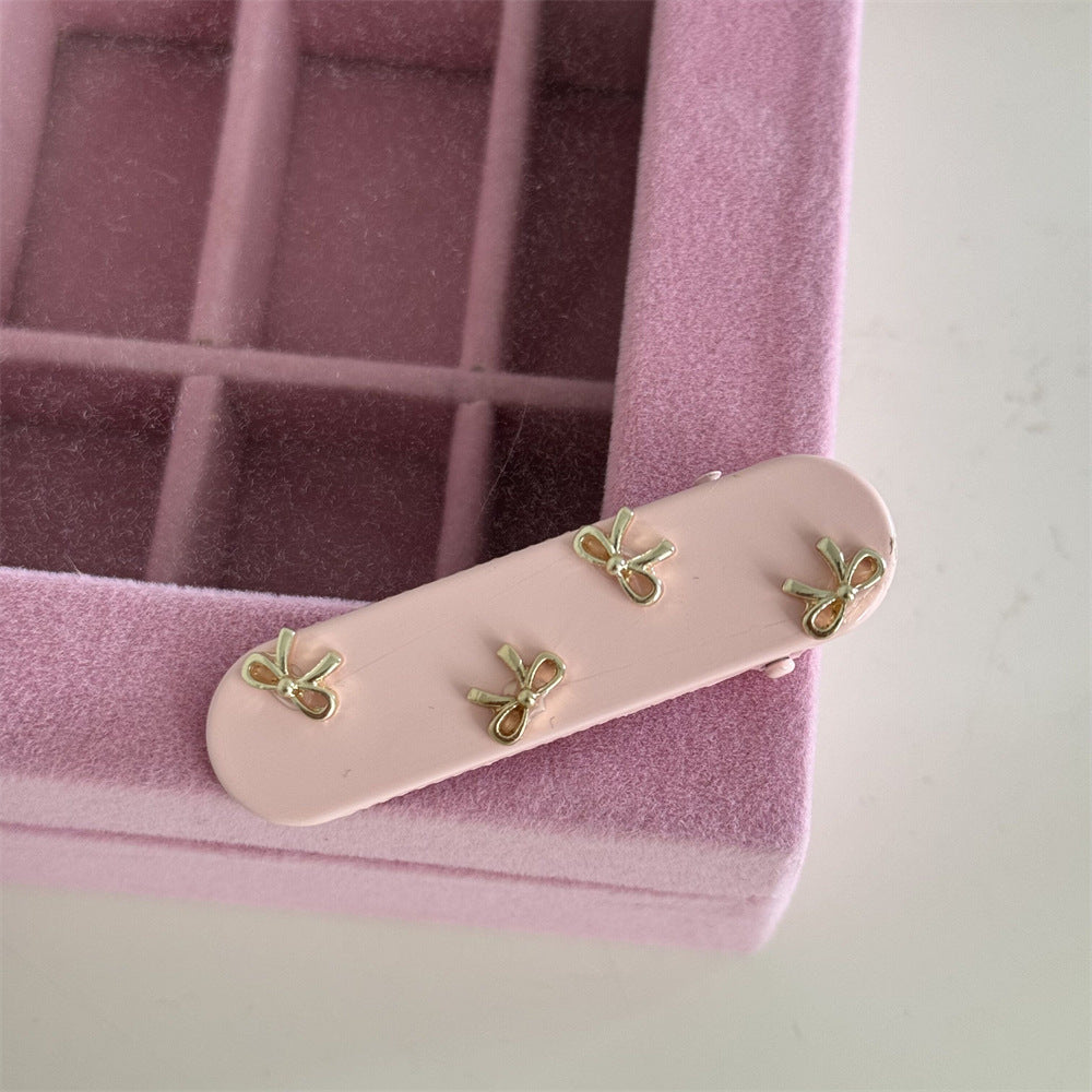 蝴蝶結復古髮箍－銀蝴蝶結-粉髮夾款細節｜https://igowo.tw/