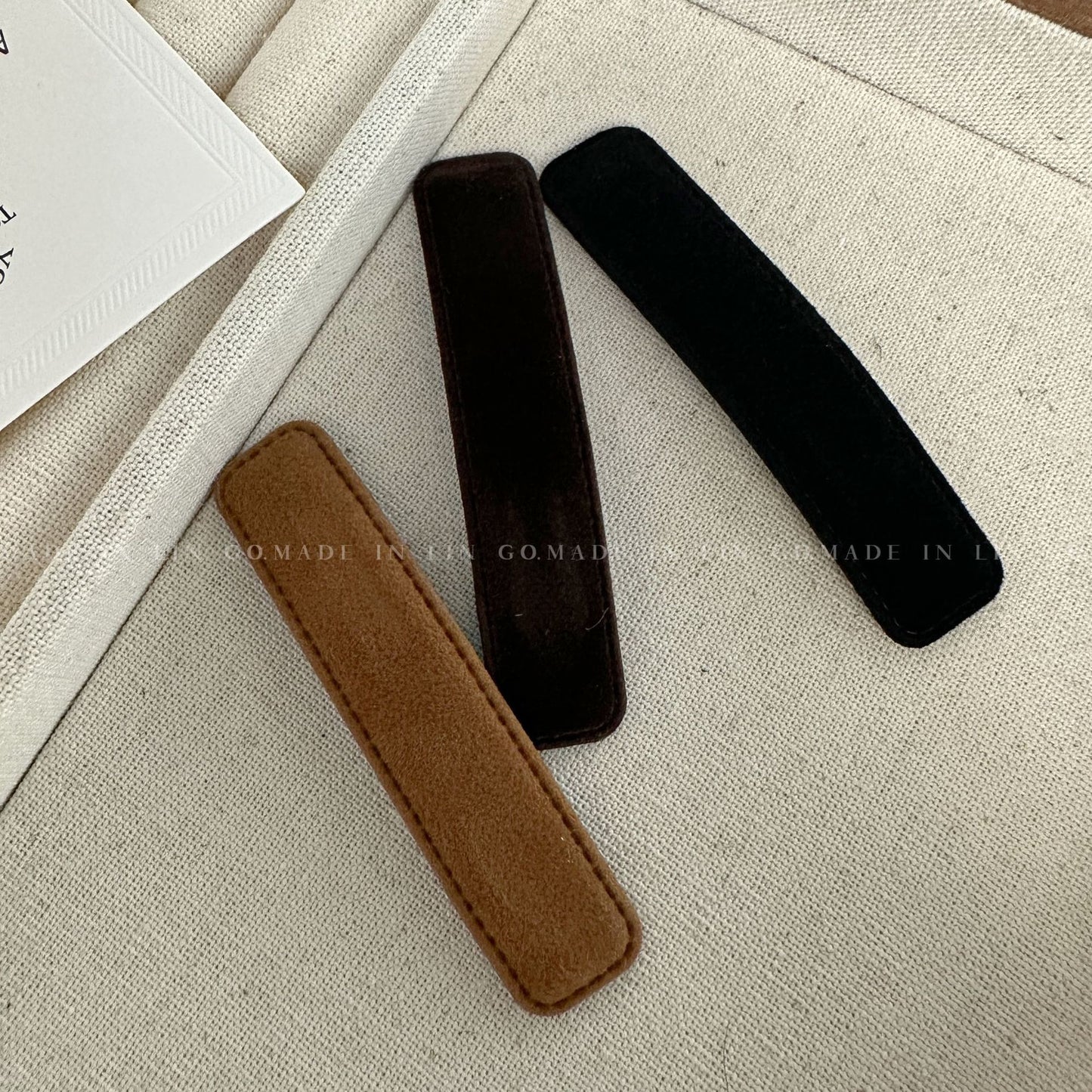 絨面簡約髮夾－灰色款細節｜https://igowo.tw/