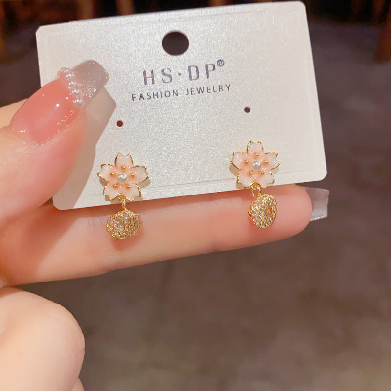 粉色花朵簡約耳環－第二視角實拍｜https://igowo.tw/