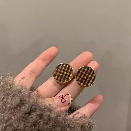 棕色格紋圓圈復古耳環－商品主圖｜https://igowo.tw/