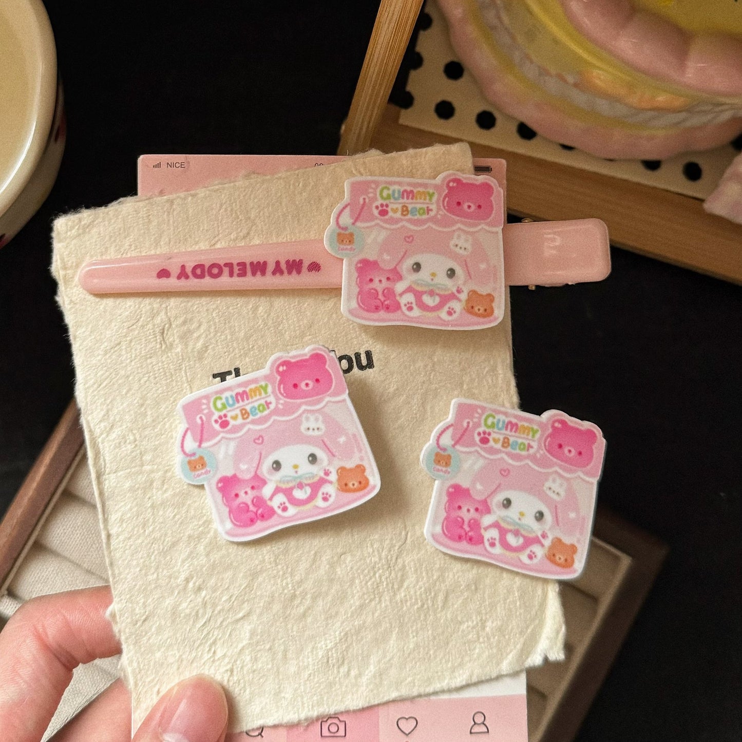 粉色壓克力方形髮夾－商品主圖｜https://igowo.tw/