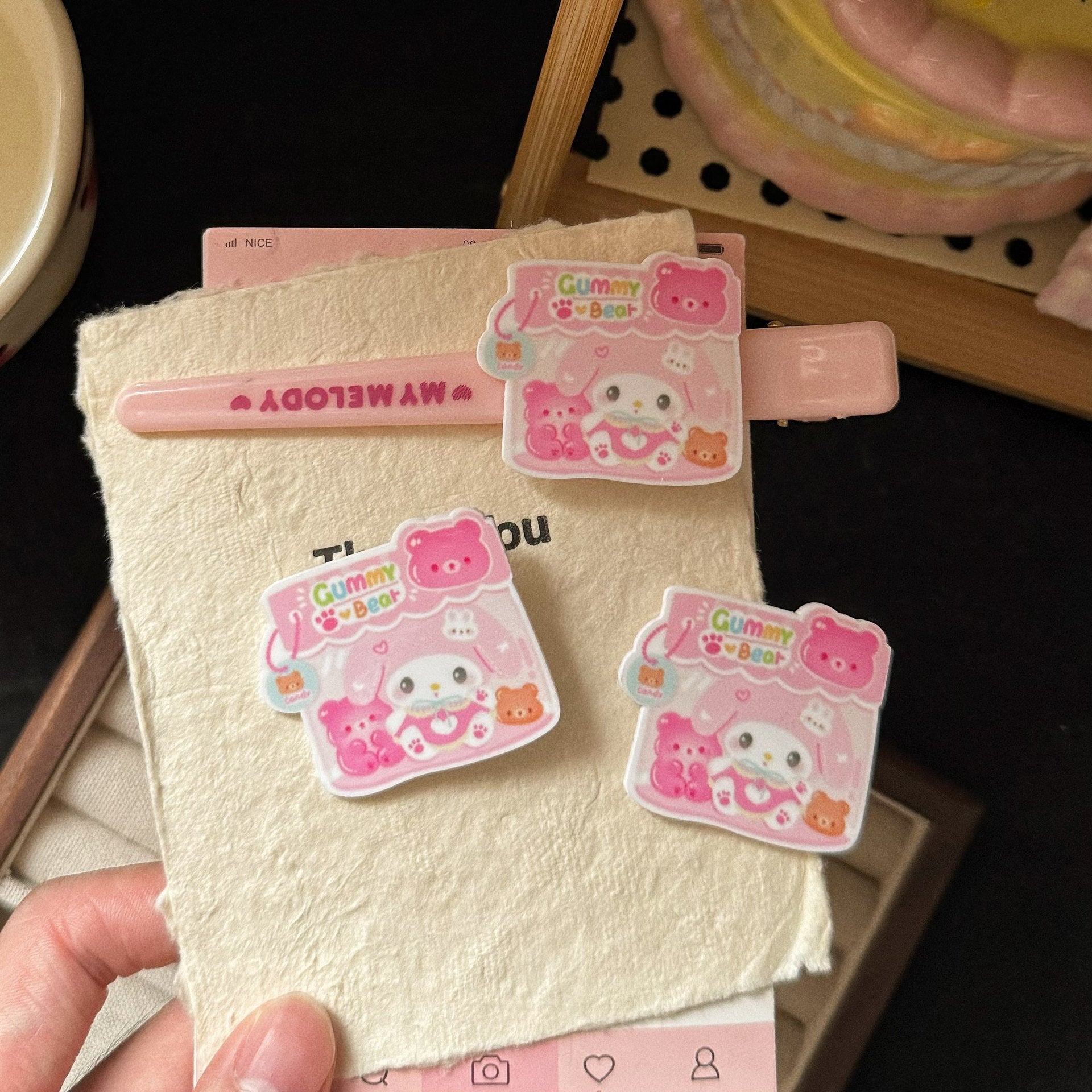 粉色壓克力方形髮夾－商品主圖｜https://igowo.tw/