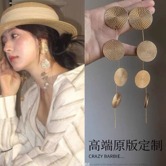金色銀針圓片流蘇耳環－商品主圖｜https://igowo.tw/