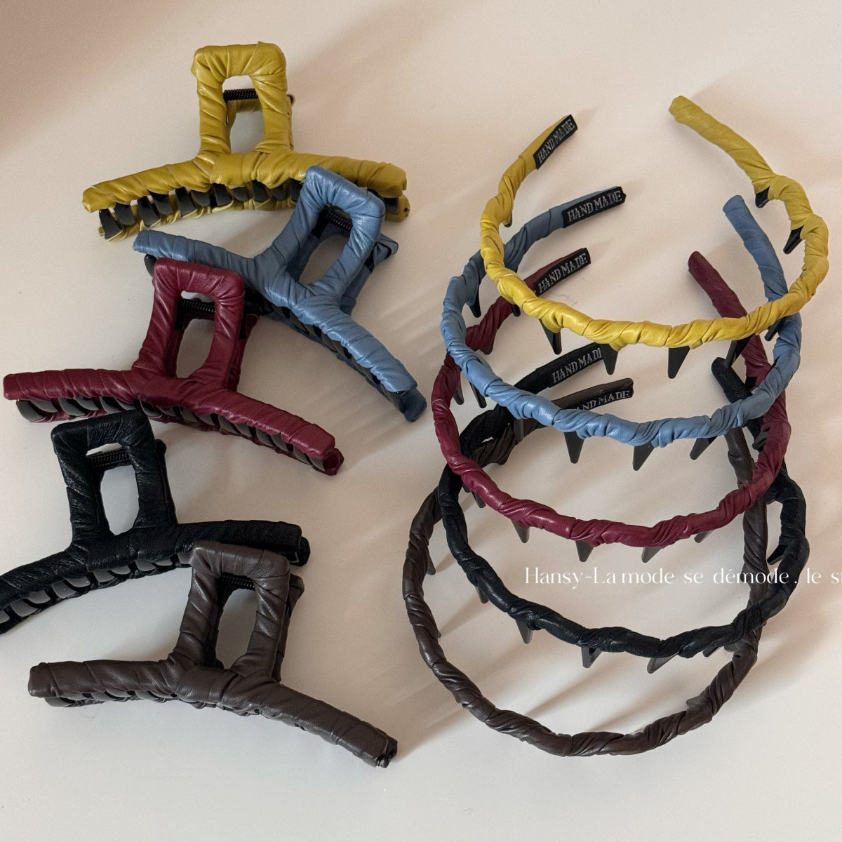 皮革一字纏繞鯊魚夾－商品主圖｜https://igowo.tw/