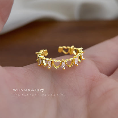 金色鋯石愛心微鑲戒指－商品主圖｜https://igowo.tw/