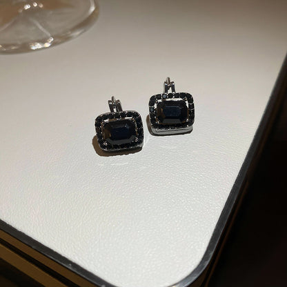 珍珠銀針花朵鑲鑽耳環－細節特寫93｜https://igowo.tw/