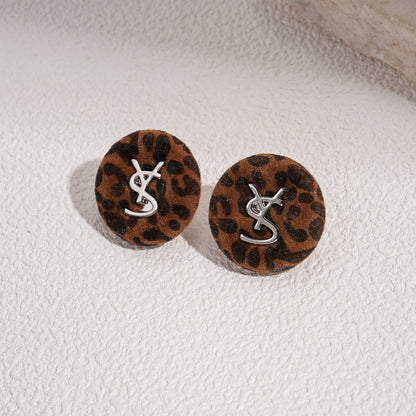 棕色樹脂幾何耳環－細節特寫13｜https://igowo.tw/