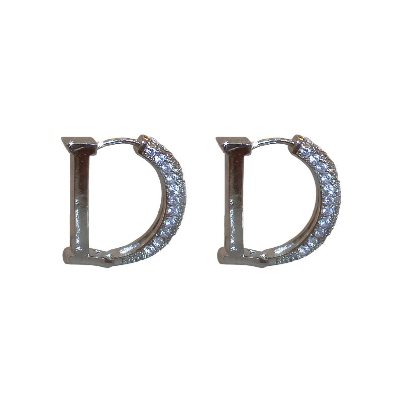 金色鋯石字母耳扣－細節特寫3｜https://igowo.tw/