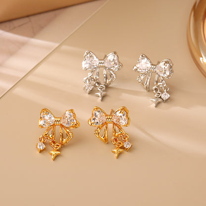 金色鋯石蝴蝶結耳釘－商品主圖｜https://igowo.tw/