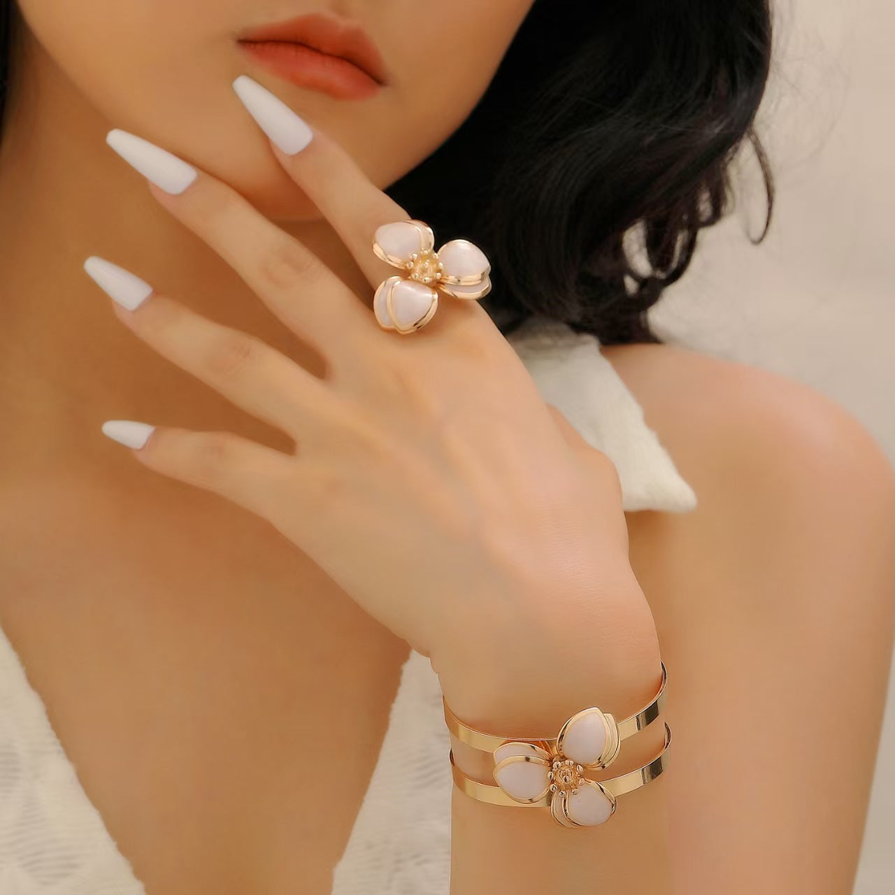 彩色琺瑯花朵雙層耳釘－細節特寫8｜https://igowo.tw/