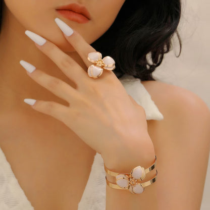彩色琺瑯花朵雙層耳釘－細節特寫8｜https://igowo.tw/
