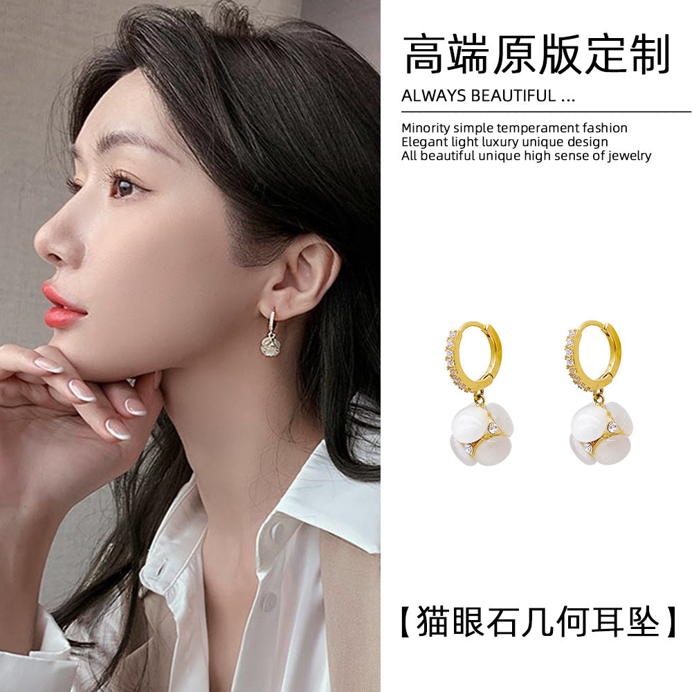 貓眼石幾何鑲鑽耳扣－商品主圖｜https://igowo.tw/
