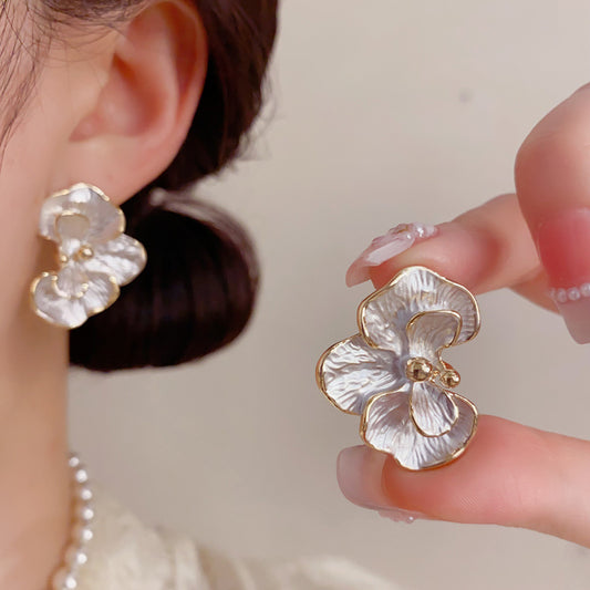 花朵誇張復古耳釘－商品主圖｜https://igowo.tw/