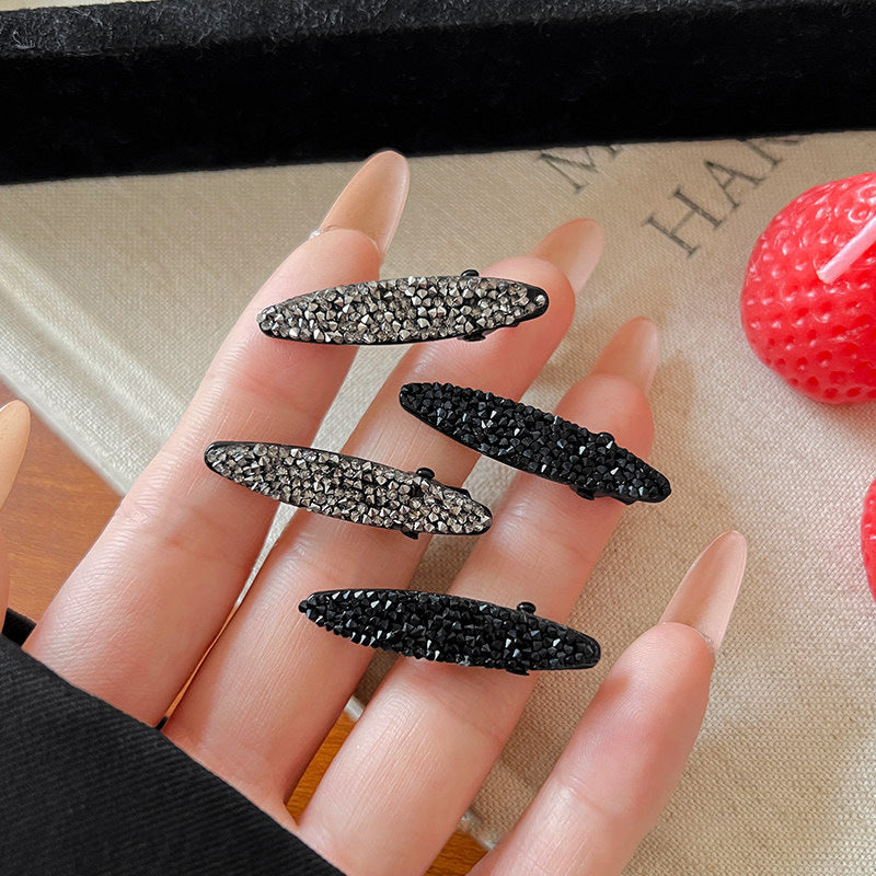 鋯石小巧髮夾－黑色款實拍｜https://igowo.tw/