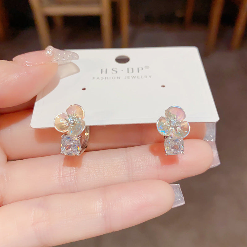 貝殼花朵耳扣－第二視角實拍｜https://igowo.tw/