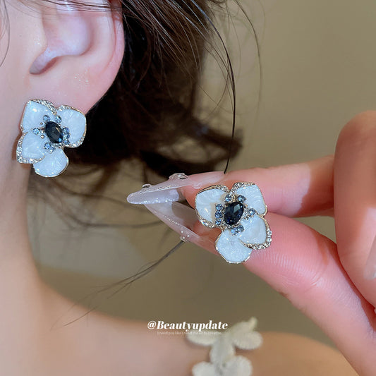 琺瑯銀針花朵鑲鑽耳釘－商品主圖｜https://igowo.tw/